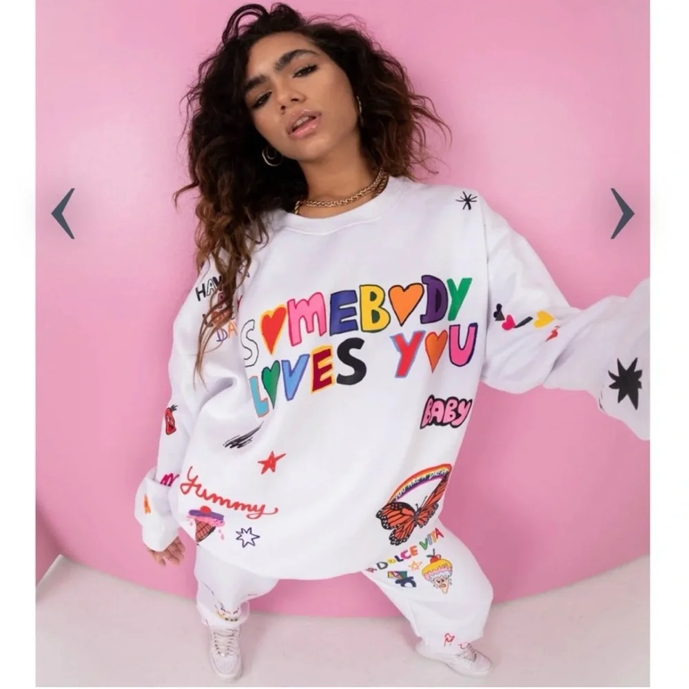 The Mayfair Group Sweatshirt Crewneck Somebody Loves You - Picture 1 of 13